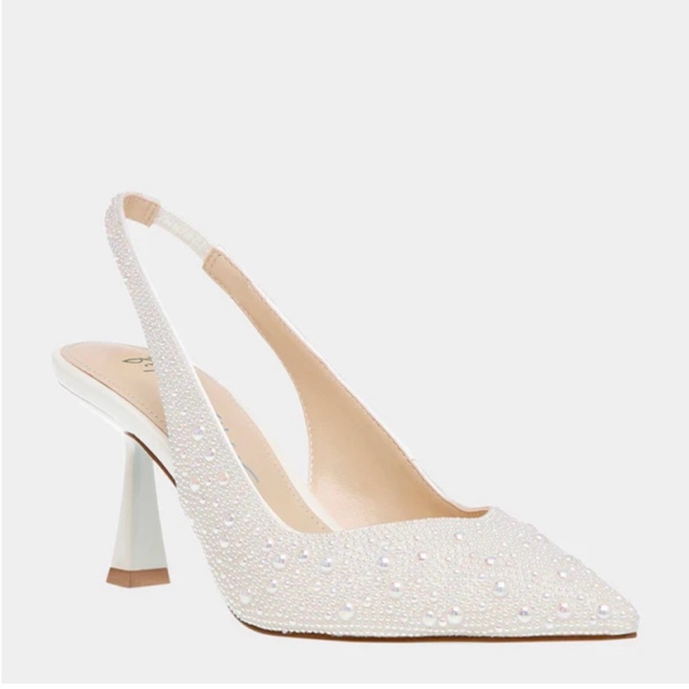 NWT Betsey Johnson Clark Ivory Slingback